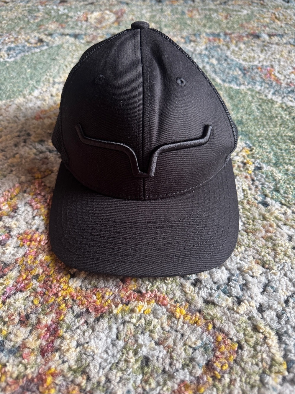 KIMES RANCH WEEKLY TRUCKER HAT FEATURING THE BRAND’S ICONIC TONAL 3-D HORNS.